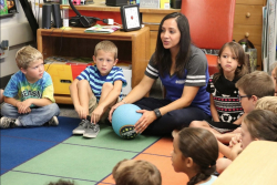 Teachers, students bring mindfulness to the classroom (Giáo Viên và Học Sinh mang Chánh Niệm vào Lớp Học)